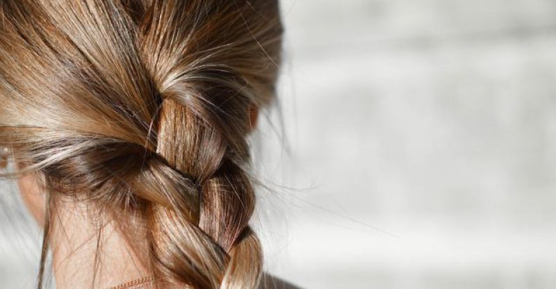 Jak działa laserowa terapia odbudowująca włosy?
